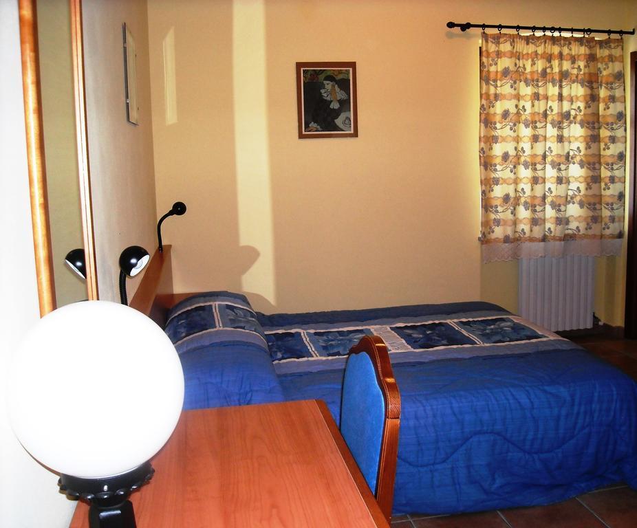 Hotel Cascina Ricca Roddino Habitación foto