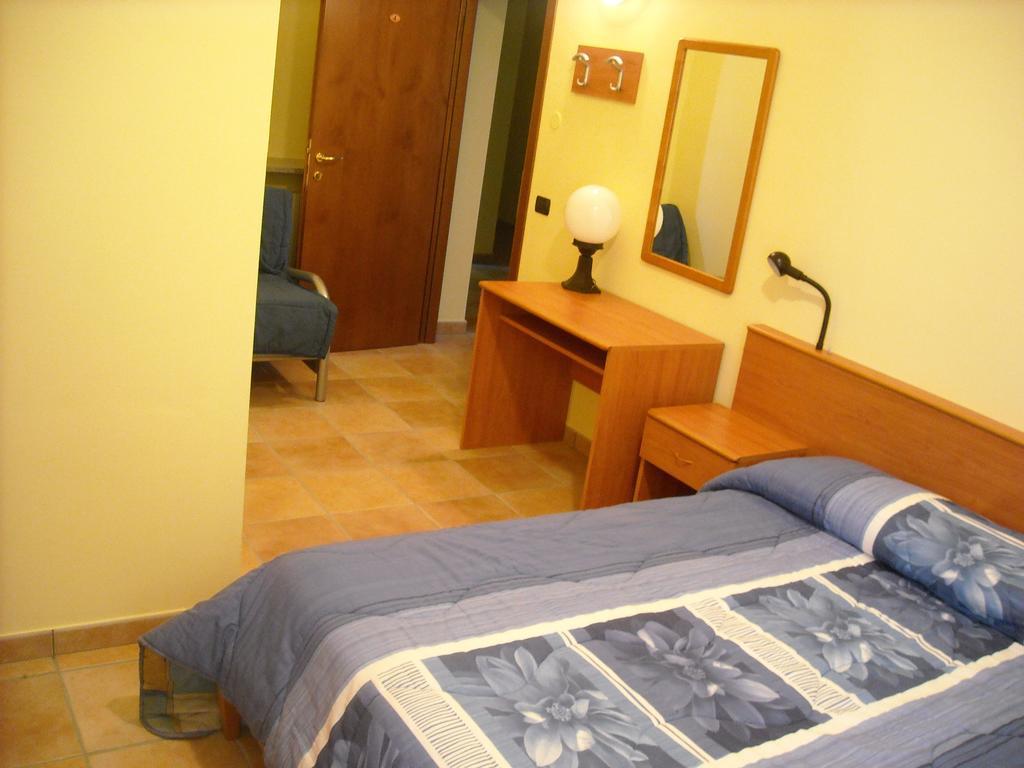 Hotel Cascina Ricca Roddino Habitación foto