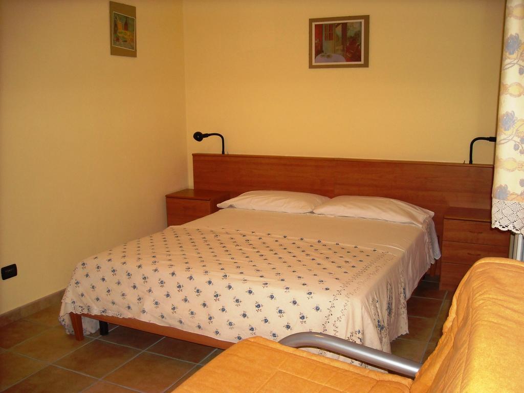 Hotel Cascina Ricca Roddino Habitación foto